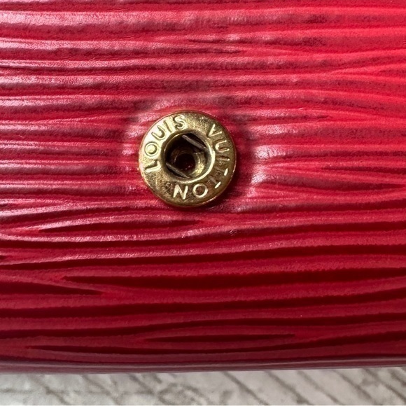 AUTHENTIC Louis Vuitton Epi Porte Leather Bifold Wallet. Red. - Picture 12 of 16